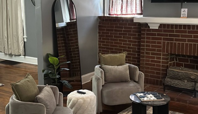 Antique ATL 3BR - Theater Room - Sleeps 8 - Near Stadium