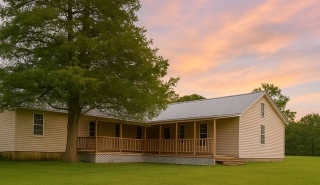 Antique Countryside Cottage, privacy and comfort, but close enough to Everything