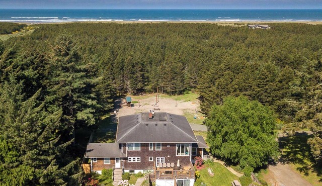 Antique, HOT TUB, Game Room, Theater, Dogs Ok (Bloom)