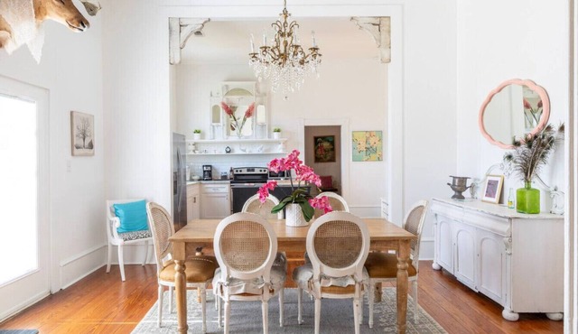 Antique-lover`s dream home | 10 min. to Round Top