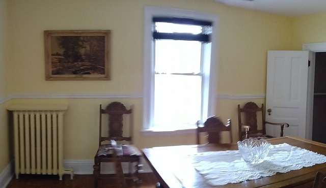 Antique Retreat Private Apt near downtown& arena, dining & activities
