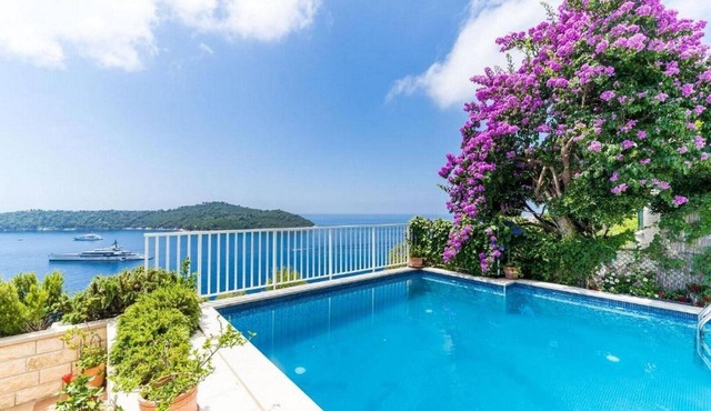 Antique Villa, Panoramic view with Pool