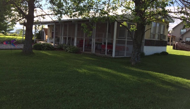 Antler Acres - 2 bedroom, 1 bath, sleeps 6