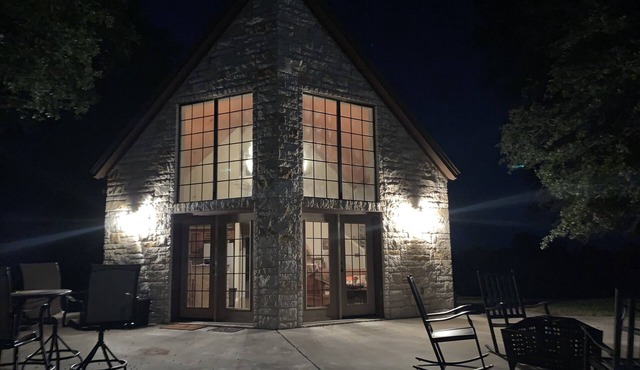 ANTLER OAKS CABIN
