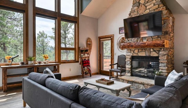 Antlers Ridge, Private Hot Tub, 3 Decks, MTN Views