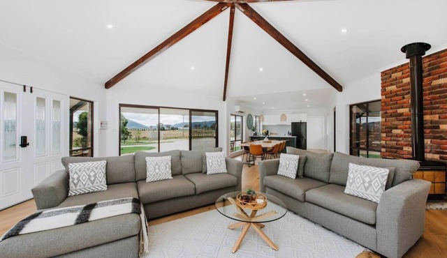 Anton Pavilion Cheerful Country Solace in Mudgee