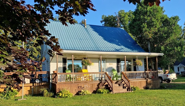 Antrim Cottage, Lake Erie: The essence of a house is the friends who frequent it