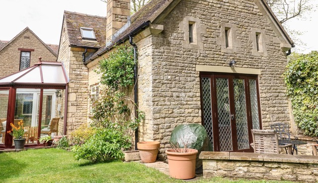 ANVIL COTTAGE, family friendly, with open fire in Chipping Norton
