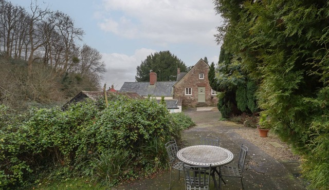 ANVIL COTTAGE, pet friendly, character holiday cottage in Blakeney