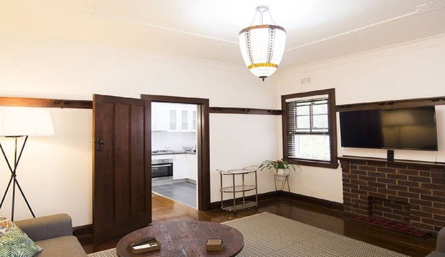 'Aotea' - Inner City Art Deco Oasis