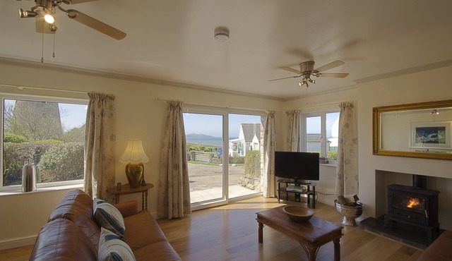 Aotearoa Church Bay- sleeps 8 guests in 4 bedrooms