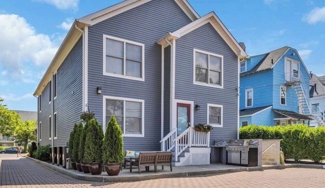 AP 3 Bd Apt 2 BLKS to BEACH, Parking and BBQ!
