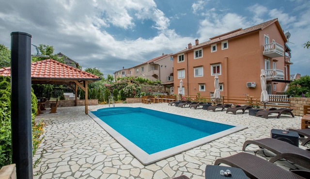 AP 3 - Holiday apartments with pool and ocean view