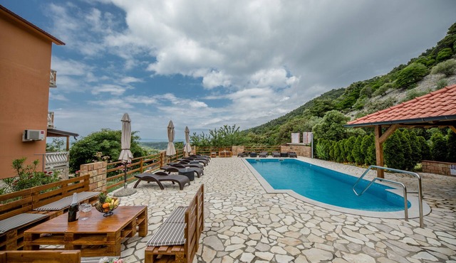AP 4 - Holiday apartments with pool and ocean view