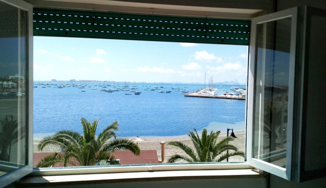 APARTMENT, WIFI, PRICELESS SEAFRONT APARTMENT, WIFI, PRICELESS VIEWS Ok
