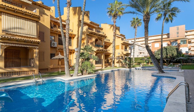 Apartment "El Albero" with Pool, Terrace & Wi-Fi