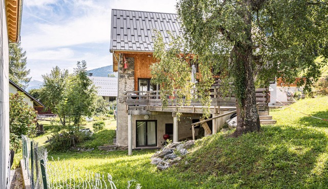 Apartment 'Breizh Chalet - 14 Personnes' with Mountain View, Private Terrace and Wi-Fi