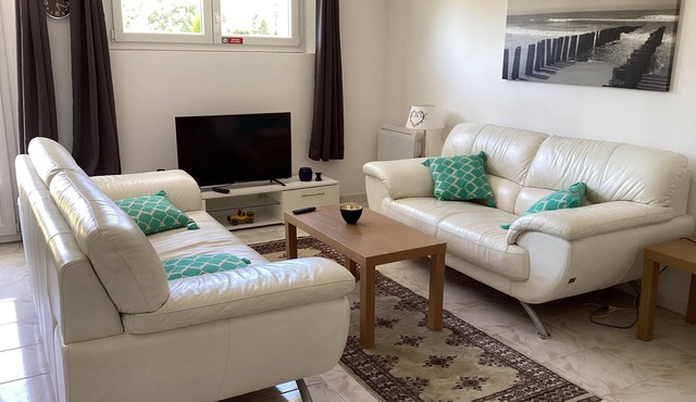 Apartment Sleeps 4 with Private Pool