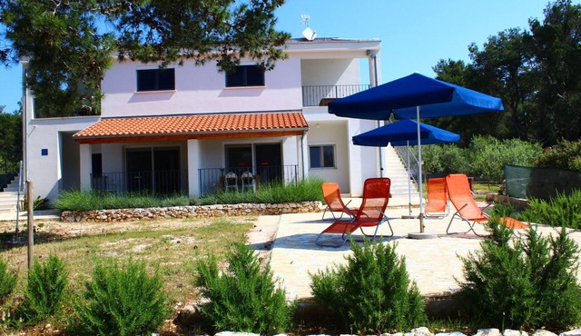 Apartment in Veli Rat near Beaches