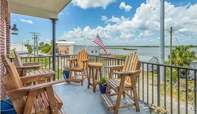 Apalachicola Getaway on Water Street