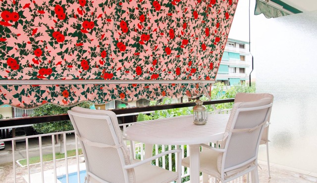 Apartment LLavaneras 30' Barcelona with swimming pool, beachfront and train