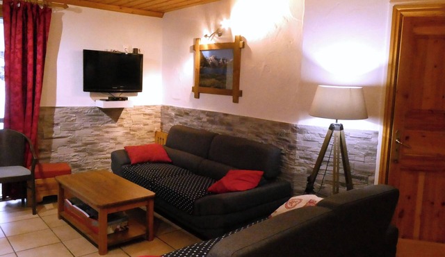 apartment "myosotis" in chalet 20 m from the ski lift of the village and shops
