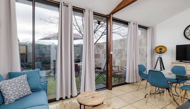 Apartment 'A La Belle Vie' with Private Terrace, Wi-Fi and Air Conditioning