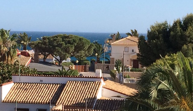 Apart. 4pers. 2 ch 2sdb, ds resid Private Panoramic view of the sea. Beach 200 m