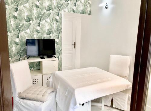 Apart Cosy Parisien -Rue St Charles - Near Beaugrenelle -Tour Eiffel-Ecole Cordon bleu 75015 PARIS Bel emplacement !