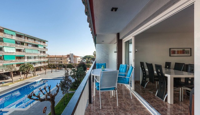 Apartment 'Apartamento Llavaneras I' close to the Beach with Shared Pool and Wi-Fi