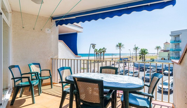 Apartment 'Edificio Victoria 1º-1ª' with Sea View, Private Terrace and Wi-Fi