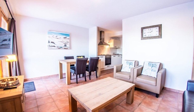 Apartment for 2 to 4 people with unique ski in & out in the center of Saint François Longchamp.