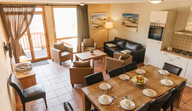 Apartment suitable for 8 persons. In center of Saint François Longchamp with ski in & out.