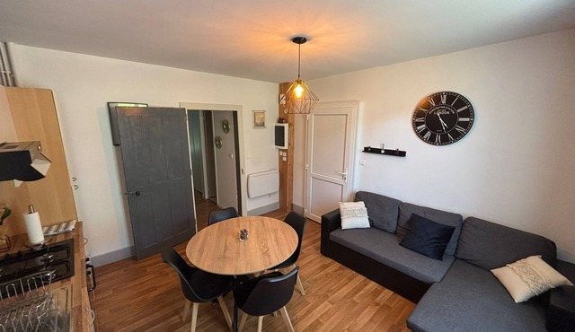 Apartment 2 to 4 persons, One night minimum. Pets welcome.