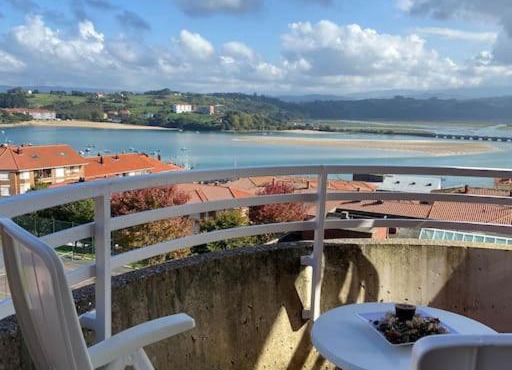Apartamento EL PILAR con vistas a la bahía y a los picos