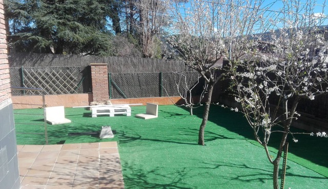 Apartament 20'beach, near BCN, bbq, wifi (fiber) pool- all private, train direct