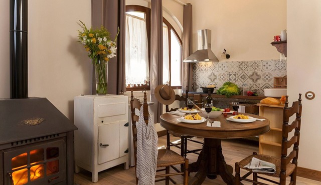 Apartament amb llar de foc, 10 m. de la platja EC