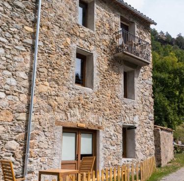 Apartament amb terrassa al costat del riu