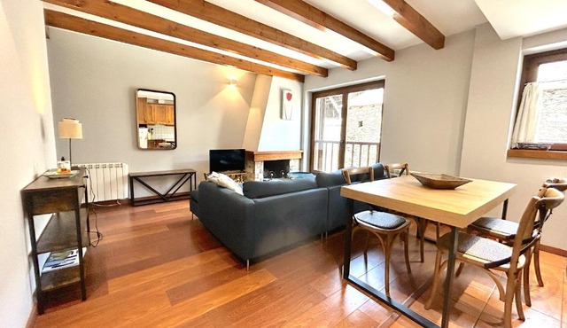 Apartament rústic amb llar de foc by RURAL D'ÀNEU