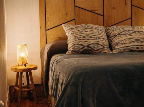 Apartament rústic en una masia al costat del riu