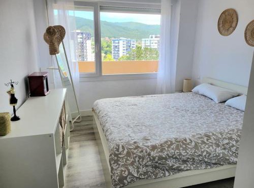 APARTAMENTO ACOGEDOR CON BONITAS VISTAS. E-BI-609