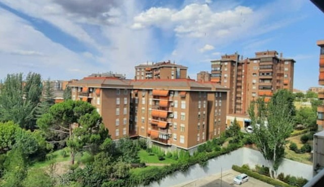 Apartamento Amplio, Luminoso y Bien Comunicado