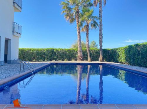 Apartamento con A/A, terraza, piscina y parking cercano a la playa y centro de Sant Pere Pescador - ES-89-104