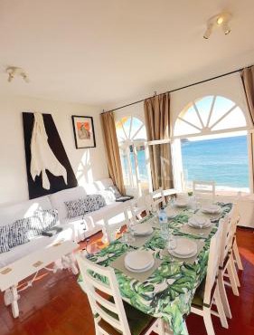 Apartamento con jardín a 11 metros de la playa. CG.
