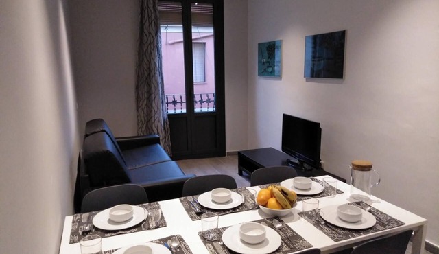 Apartamento CON Terraza Pequeña by Bossh!