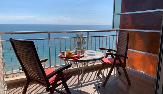 Apartamento con vistas al mar primera linea de playa del Postiguet