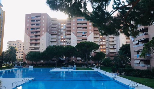 Apartamento en la Playa, Amplio con Piscina Olímpica, Cerca de Valencia