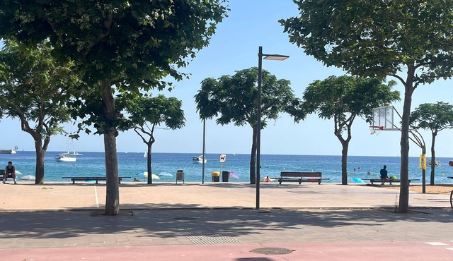 Apartamento en Segunda Linea de mar con Piscina y Párquing