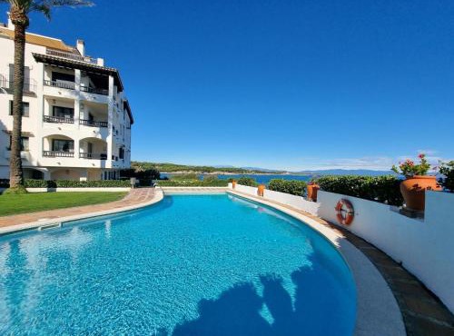 Apartamento acogedor con terraza y piscina a 50m de la playa - HISP-236-123