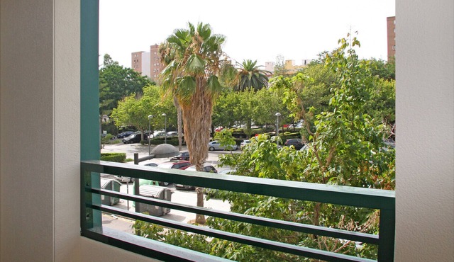 APARTAMENTO LAS CIENCIAS F. WIFI + AIRE ACONDICIONADO + PARKING